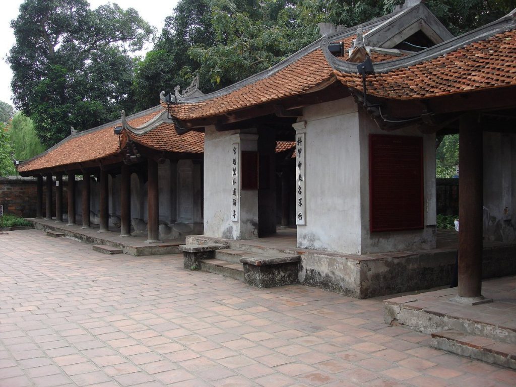 Trao học bổng cho con cháu vượt khó học giỏi