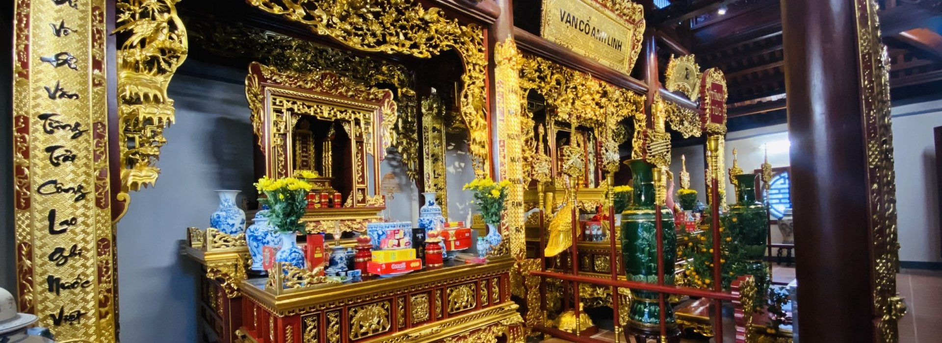 Hương án trong từ đường
